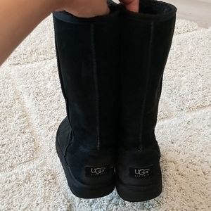 Black Classic Ugg Boots